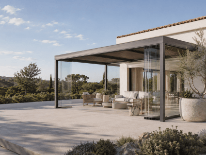 Glasschiebewand für Ferienhaus und Ferienwohnung als Windschutz für hochwertige Terrasse