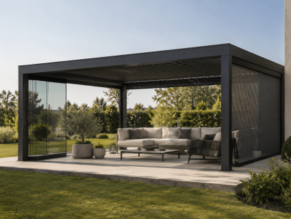 Pergola mit Seitenwänden Glasschiebewände ZIP-Screens oder offen lassen für AirCube Terrasse