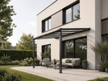 Terrassenüberdachung für moderne Häuser in Anthrazit mit Glasdach und klarer Architektur
